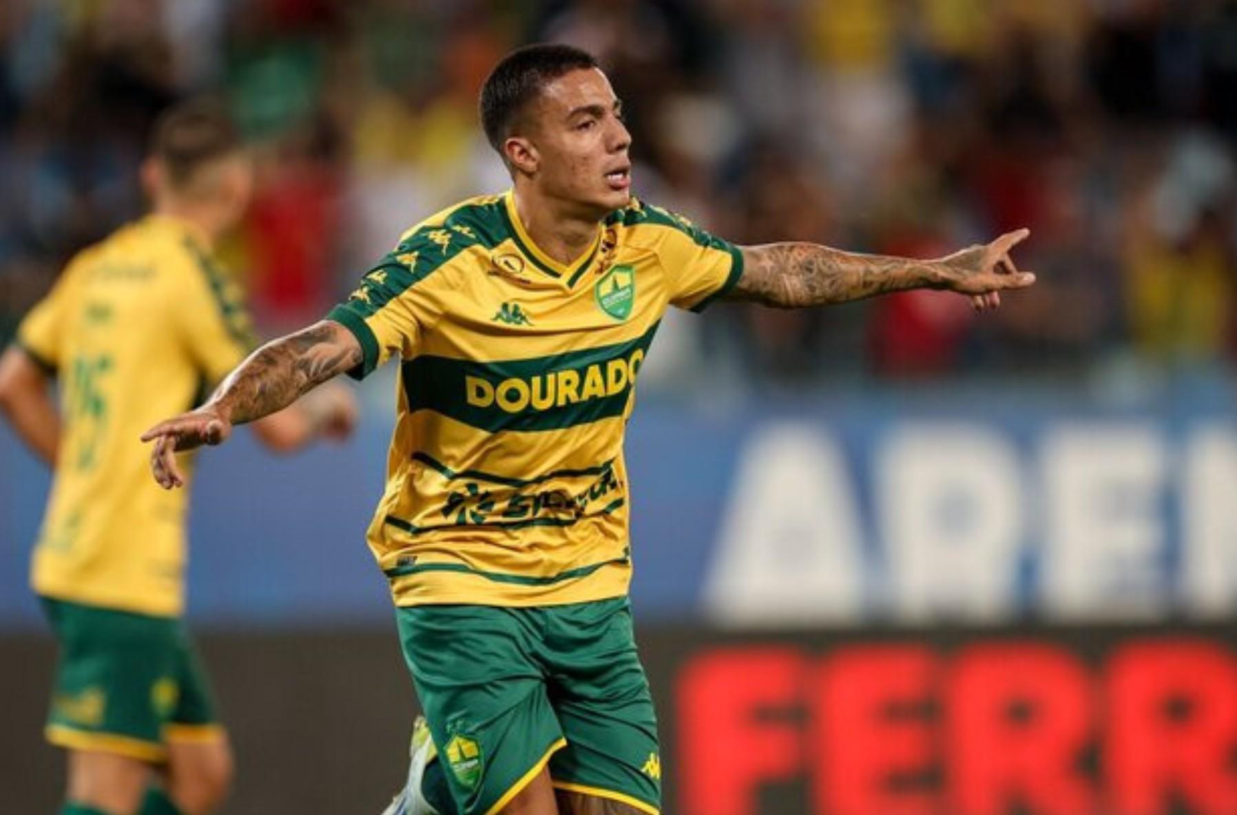 记者：武汉三镇向巴西边锋阿尔贝托开出租借报价，含买断条款